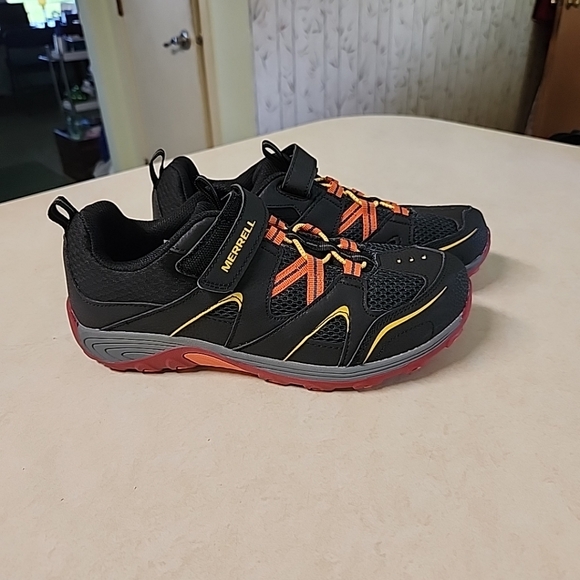 NEW Merrell Trail Chaser Hiking Sneaker Black Grey RED Mens 7M - Picture 2 of 11